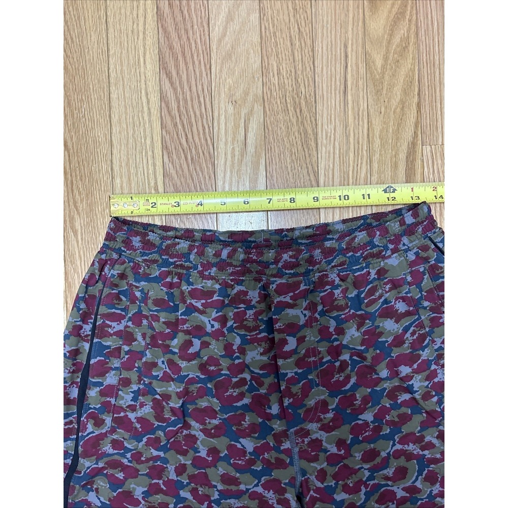 Men's Lululemon Pace Breaker Lined‎ Shorts Red Gray Camo "Mini Urban Leopard" - Picture 6 of 8